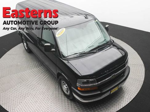 Used 2017 Chevrolet Express 2500 image 3