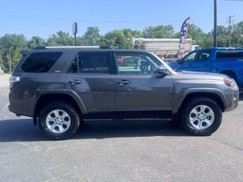 Used 2021 Toyota 4Runner SR5 AWD/4WD image 2