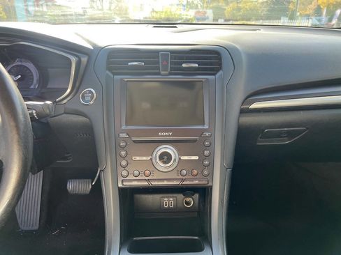 Used 2020 Ford Fusion Titanium image 19