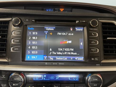 Used 2017 Toyota Highlander XLE image 25