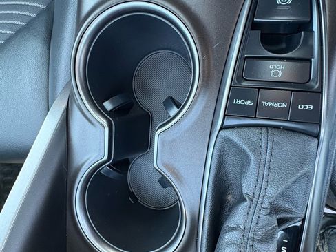 Used 2022 Toyota Camry SE w/ Cold Weather Package image 27