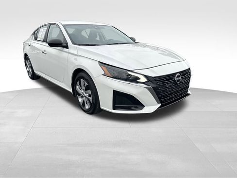 Used 2024 Nissan Altima 2.5 S image 1