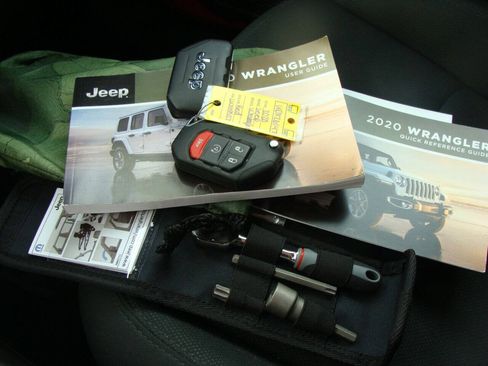 Used 2020 Jeep Wrangler Unlimited Sahara w/ Uconnect 4C Nav & Sound Group AWD/4WD image 6
