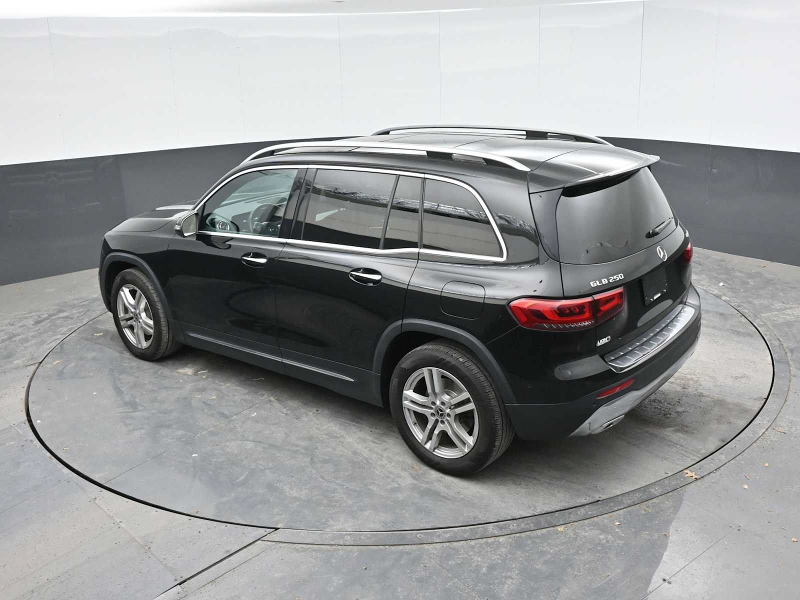 Used 2021 Mercedes-Benz GLB 250 4MATIC image 11