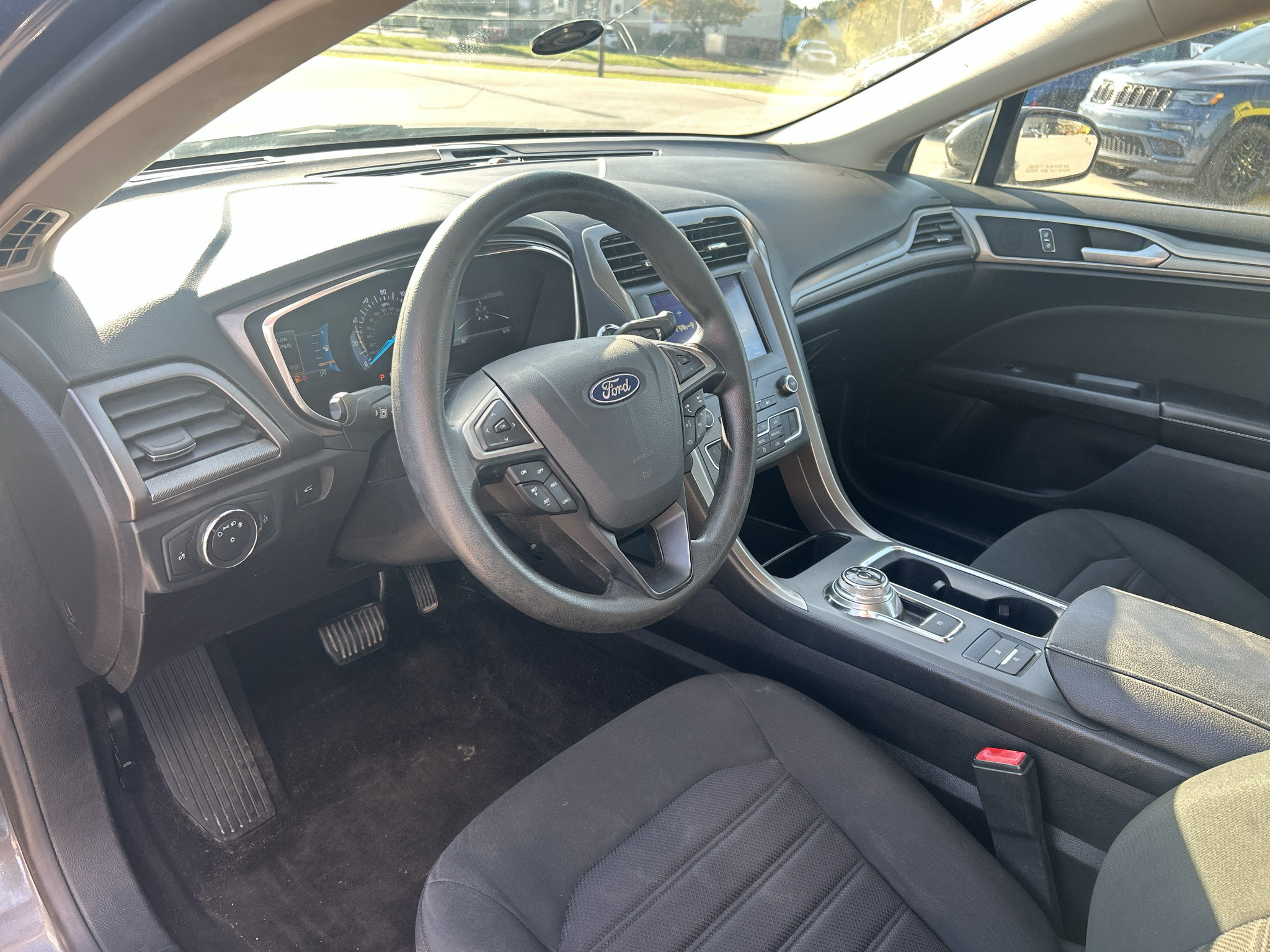 Used 2020 Ford Fusion SE FWD image 10