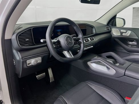 New 2025 Mercedes-Benz GLS 450 4MATIC image 9