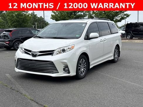 Used 2018 Toyota Sienna XLE w/ XLE Navigation Package FWD image 5