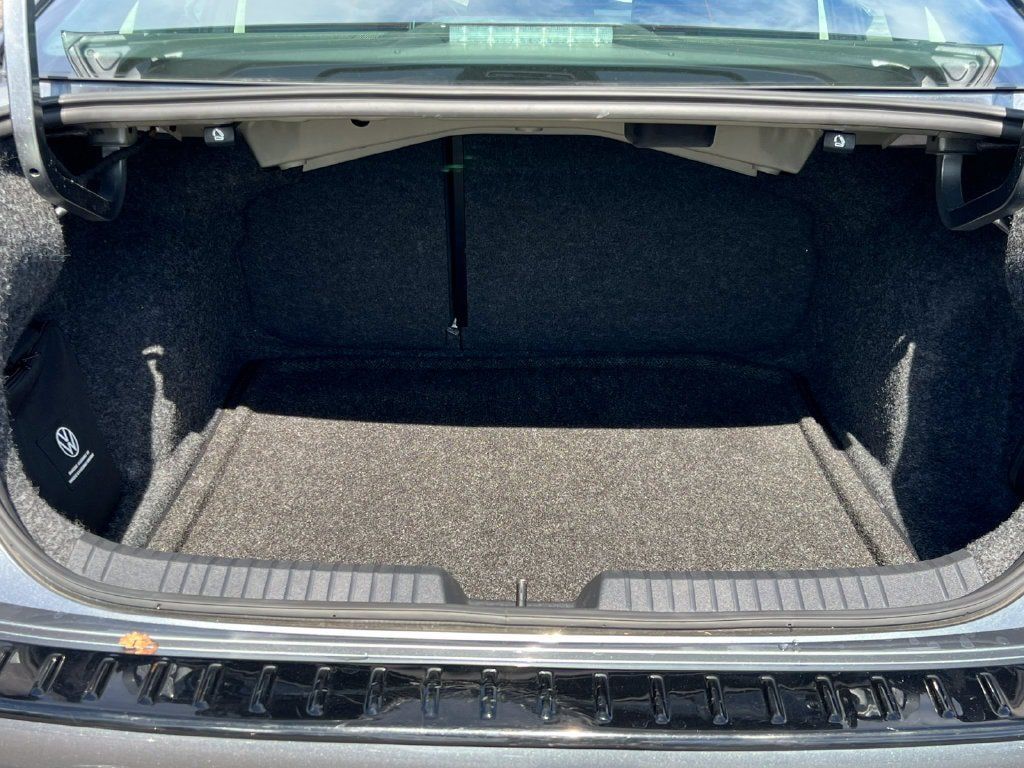 Used 2023 Volkswagen Jetta SE FWD image 33