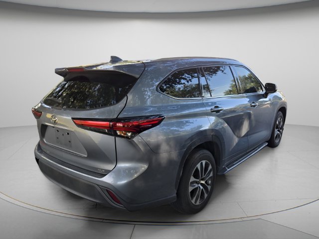 Used 2022 Toyota Highlander XLE FWD image 5