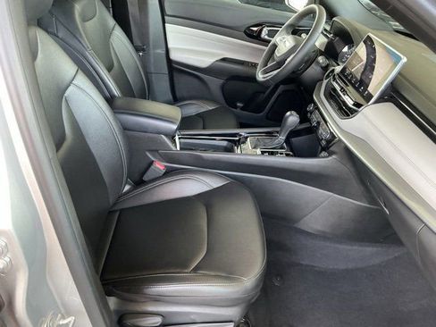 Used 2025 Jeep Compass Limited image 21