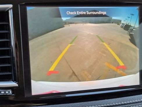 Used 2024 Chrysler Pacifica Select image 12