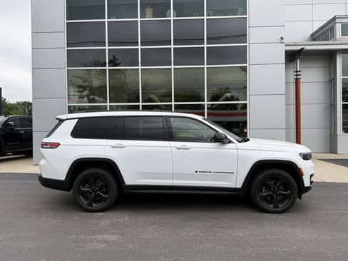 Used 2023 Jeep Grand Cherokee L Laredo AWD/4WD image 5