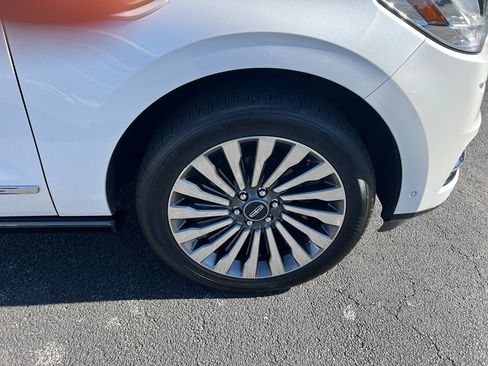 Used 2019 Lincoln Navigator Reserve image 10