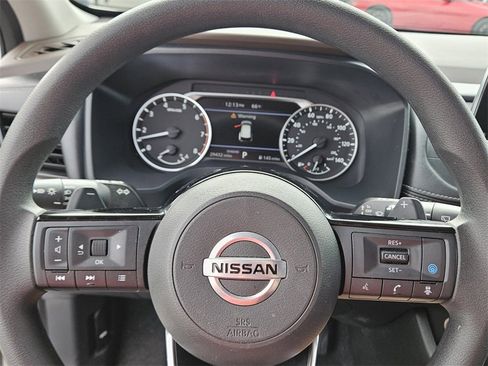 Used 2021 Nissan Rogue SV image 22