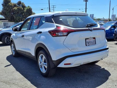Certified 2025 Nissan Kicks Play S FWD image 3