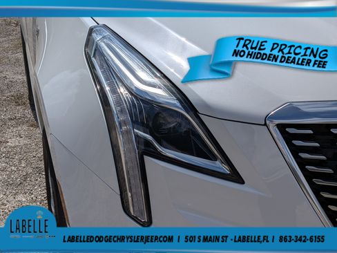Used 2022 Cadillac XT5 Premium Luxury w/ Technology Package FWD image 9