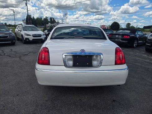 Used 1998 Lincoln Town Car Executive RWD image 5