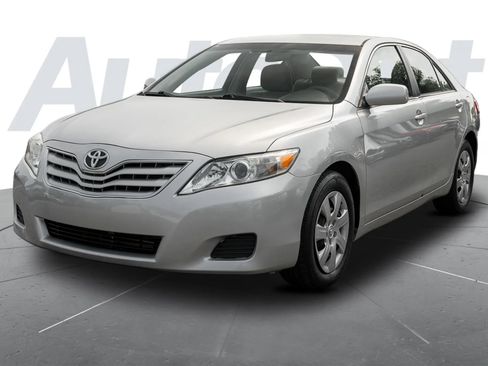 Used 2011 Toyota Camry LE FWD image 5