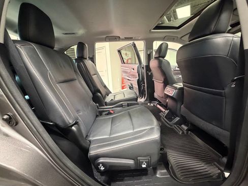 Used 2017 Toyota Highlander Limited AWD/4WD image 51