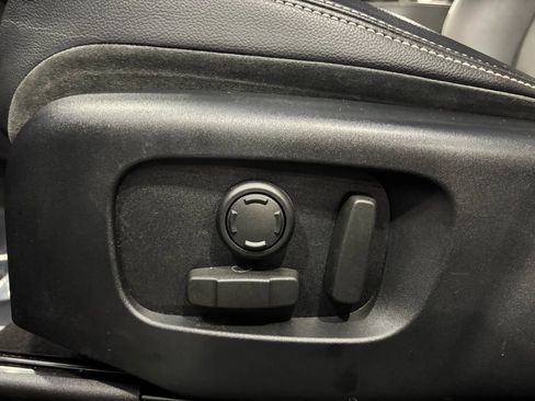 Used 2020 Land Rover Range Rover Velar S image 13