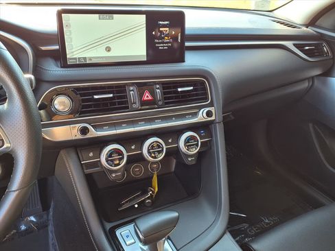 Used 2023 Genesis G70 2.0T image 5