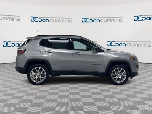 Used 2023 Jeep Compass Latitude AWD/4WD image 9