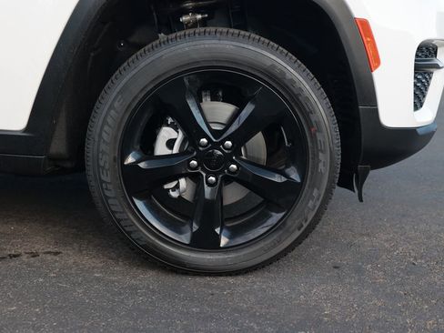 New 2025 Jeep Grand Cherokee Altitude image 8