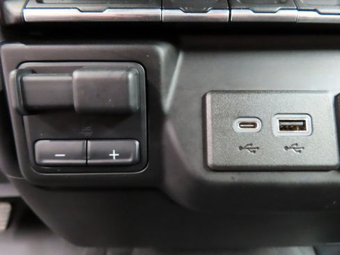 Used 2021 GMC Sierra 1500 SLE image 56