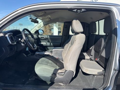 Used 2017 Toyota Tacoma SR5 w/ SR5 Appearance Package (SM) image 10