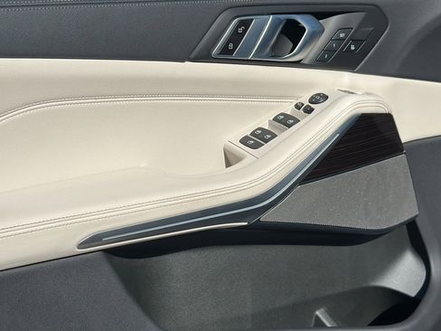 Used 2021 BMW X5 sDrive40i w/ M Sport Package image 16