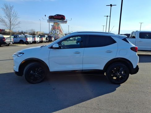 Used 2024 Buick Encore GX Sport Touring image 6