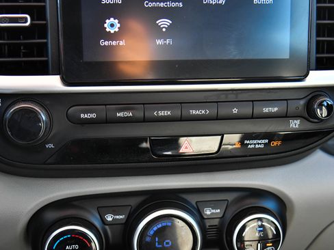 Used 2023 Hyundai Venue SEL w/ Cargo Package image 21