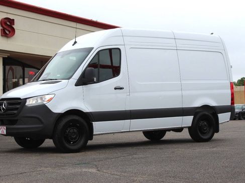 Used 2025 Mercedes-Benz Sprinter 2500 image 6
