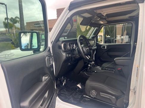 Used 2020 Jeep Wrangler Unlimited Sport S image 2