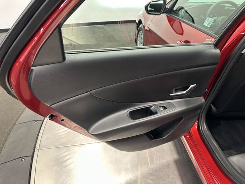 Certified 2024 Hyundai Elantra SE FWD image 24