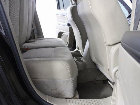 Used 2014 Jeep Patriot Latitude image 16