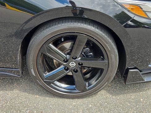 Used 2023 Nissan Sentra SR w/ Midnight Edition Package FWD image 8