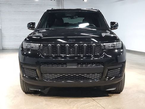 Used 2025 Jeep Grand Cherokee L Laredo RWD image 2
