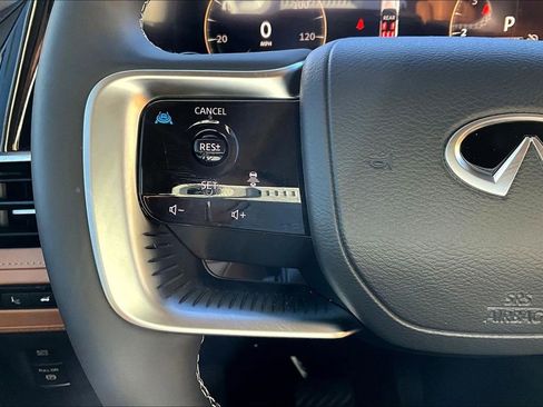 Used 2025 INFINITI QX80 Luxe image 18