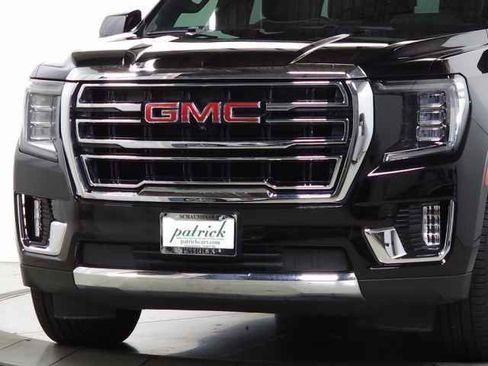 Used 2022 GMC Yukon XL SLT w/ SLT Premium Package image 3