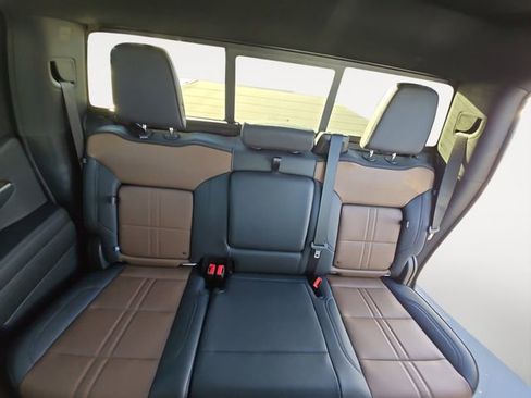 Used 2024 Chevrolet Silverado 1500 High Country w/ Technology Package image 13