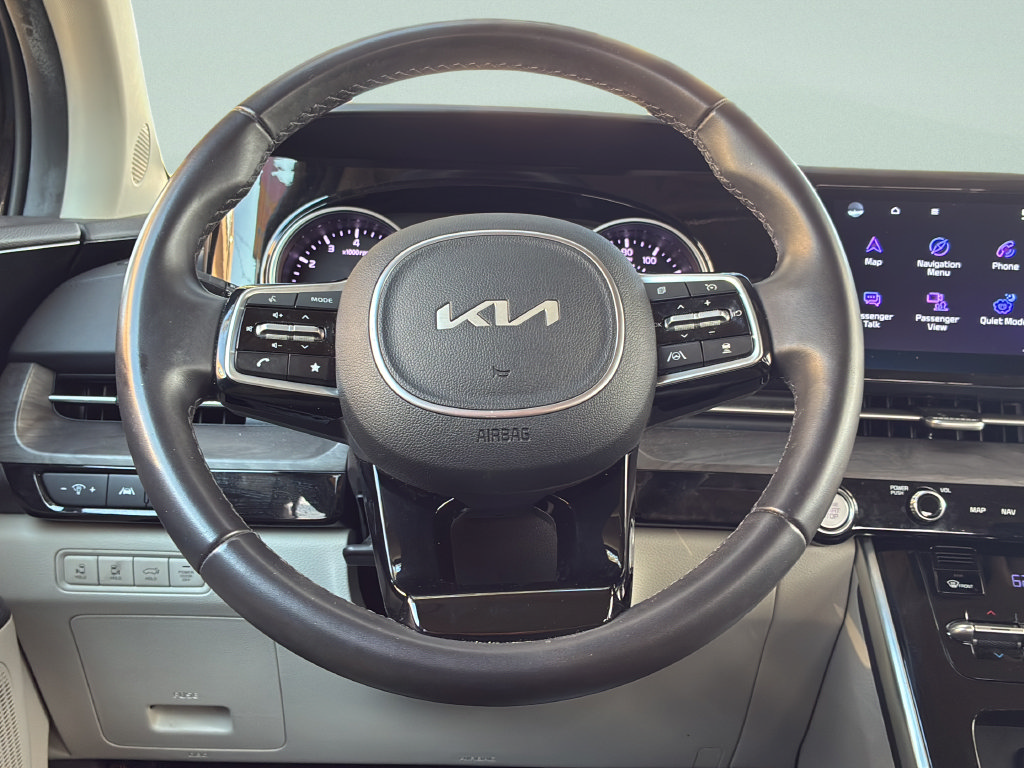 Used 2024 Kia Carnival EX FWD image 18