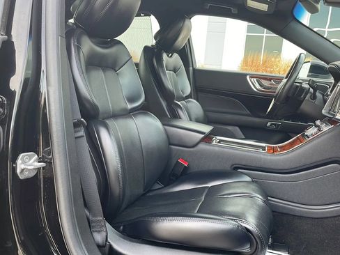 Used 2020 Lincoln Continental Sedan 4D w/ Equipment Group 500A image 31