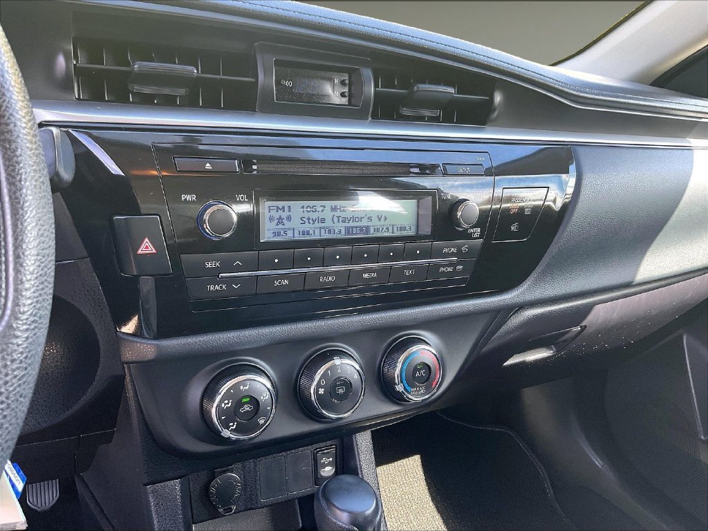 Used 2015 Toyota Corolla L FWD image 19