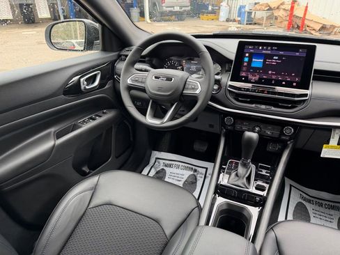 New 2026 Jeep Compass Latitude image 30