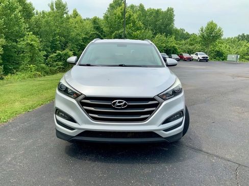 Used 2016 Hyundai Tucson SE w/ Option Group 12 FWD image 3