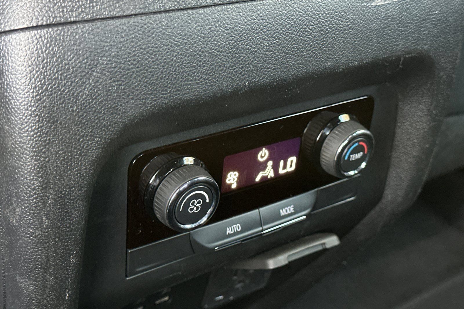 Used 2024 Chevrolet Traverse LT FWD image 44