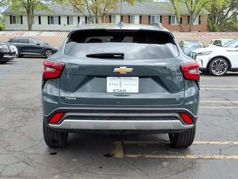 Used 2025 Chevrolet Trax LT FWD image 6
