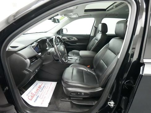 Used 2019 Chevrolet Traverse LT w/ LT Premium Package AWD/4WD image 16