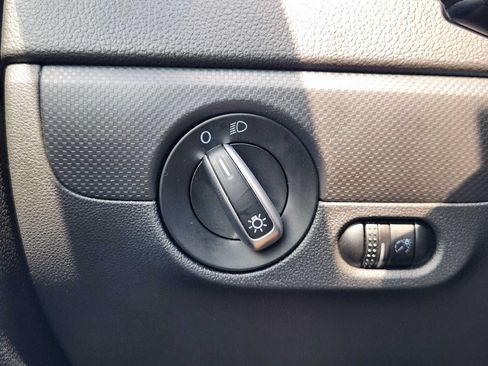 Used 2012 Volkswagen Jetta SE FWD image 19